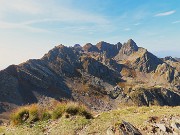 RIFUGIO BENIGNI (2222 m) ad anello dalla CIMA DI VAL PIANELLA (2349 m)-9ott23 - FOTOGALLERY